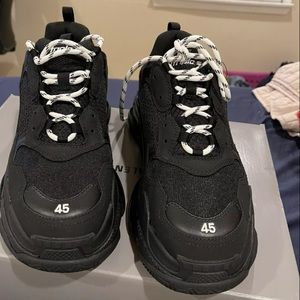 BALENCIAGA TRIPLE S SNEAKER IN BLACK